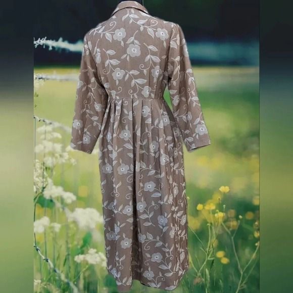 Cottagecore Dress- Mid-Century Style Collared Button Up Knee Length-Taupe floral - Picture 2 of 16